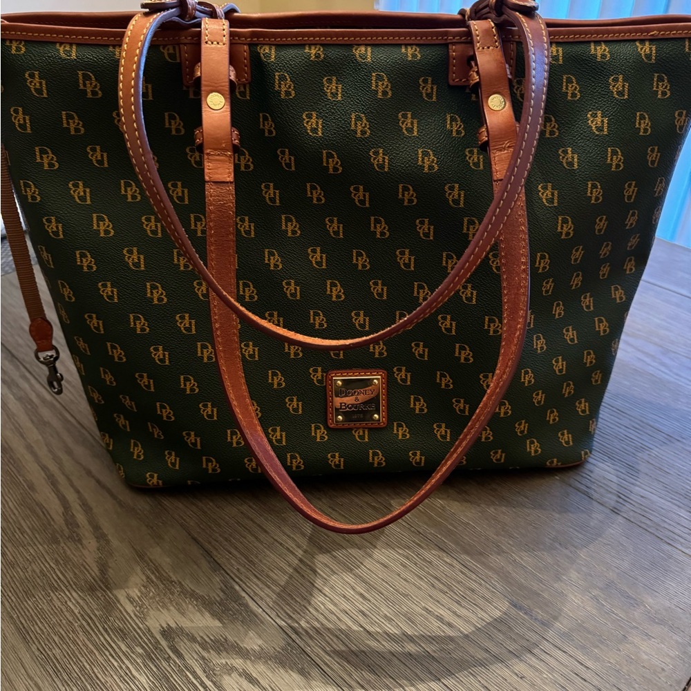 Dooney & Bourke Tote